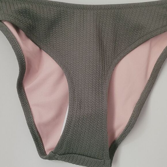 New J.Crew Textured Curved-Waist Cheeky Bikini Bottom in Green Size Medium NWT - Picture 3 of 8
